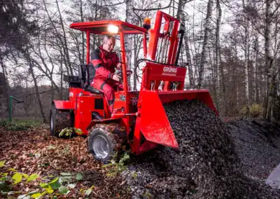 Uni-Truck mit Schaufel
