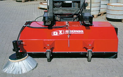 teaser_imagevideo_thumb schmutzaufnehmende anbaukehrmaschine 01