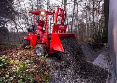 Uni-Truck 4W 1005 mit Schaufel