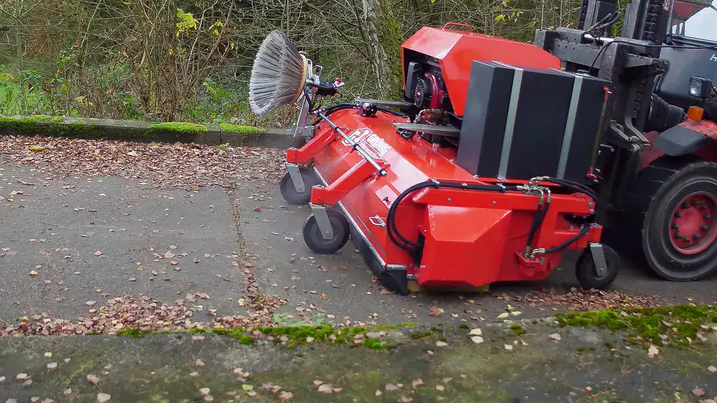 Schmutzaufnehmende Kehrmaschine GSV Modell