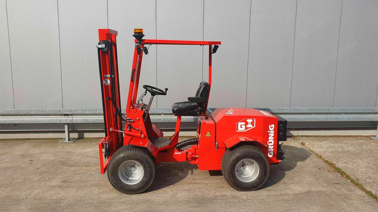 Uni-Truck_4_W_1005_gsx_Kehrmaschinenaufsatz Uni-truck Elektro Seite