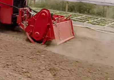 Uni-Truck Bodenfräse Acker